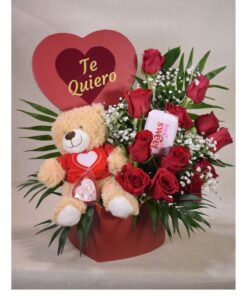 12 rosas en caja corazón con tapa