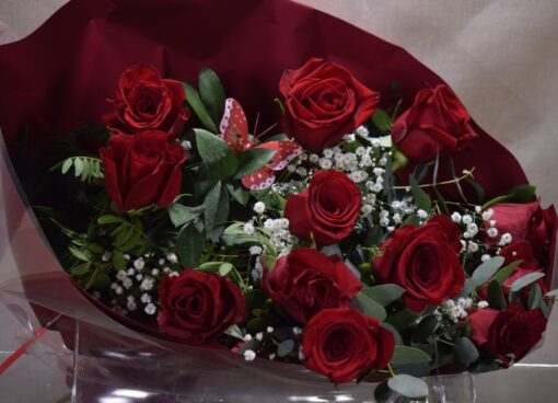 Ramo de 12 rosas rojas " I Love You" + Bombones - Imagen 3