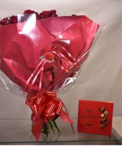 Ramo de 12 rosas rojas " I Love You" + Bombones