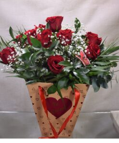 12 rosas rojas en bolso "te quiero"