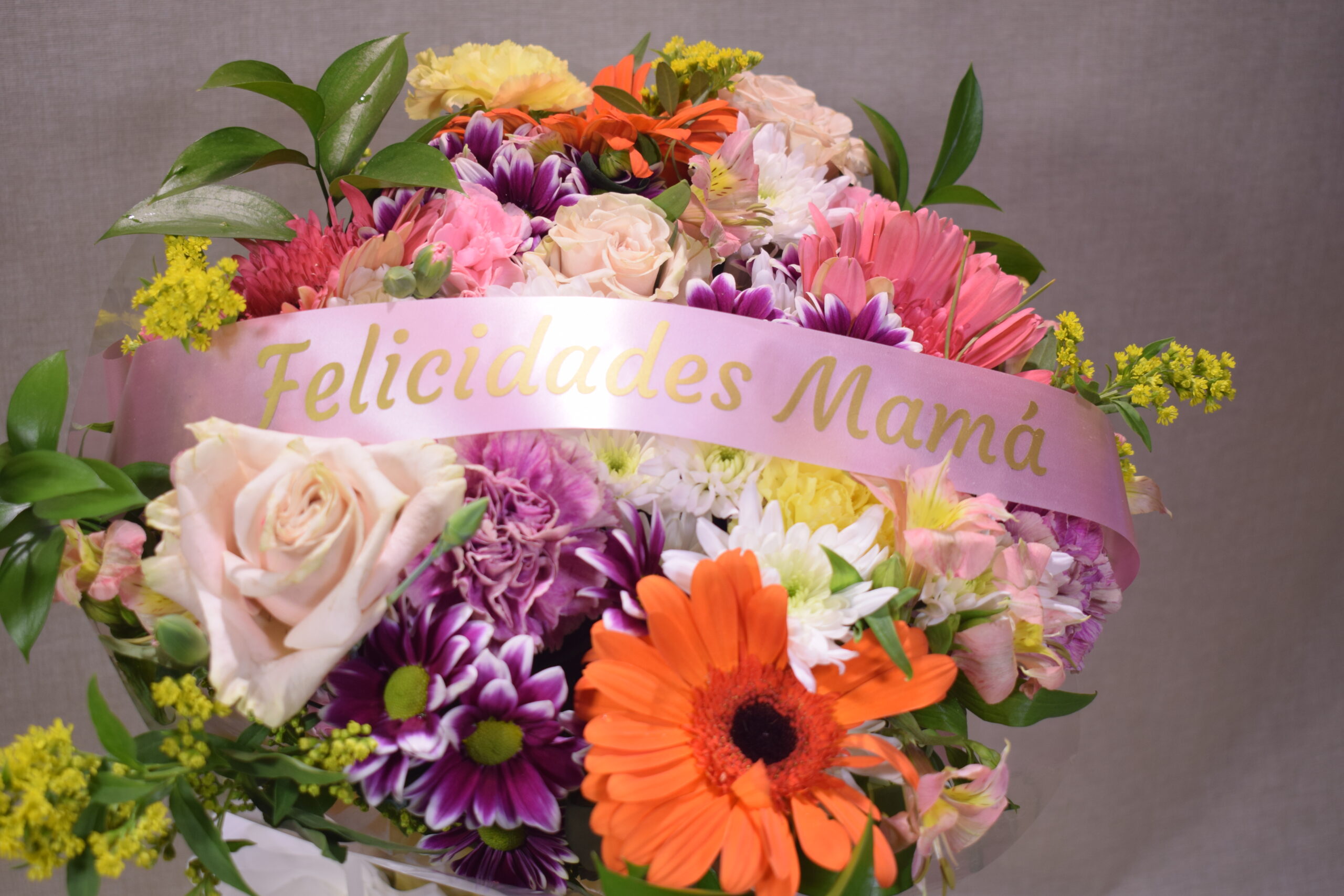 Ramo primaveral con rosas