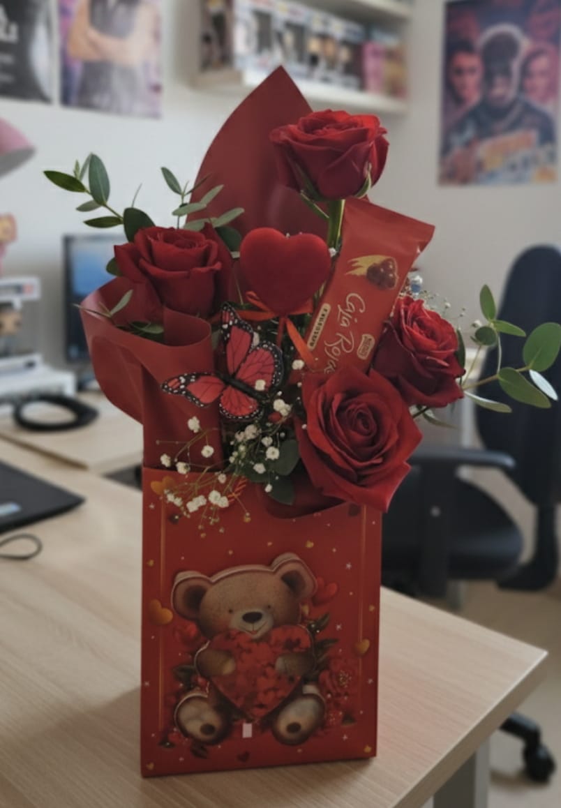 4 Rosas Rojas en Gift Bag (osito)