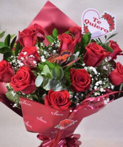 Alternative view of 12 Rosas  LOVE + bombones